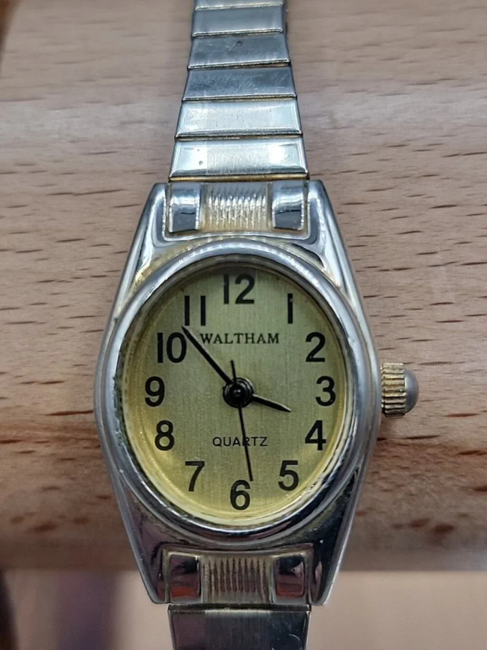 Vintage Waltham Ladies Quartz Watch 6.5